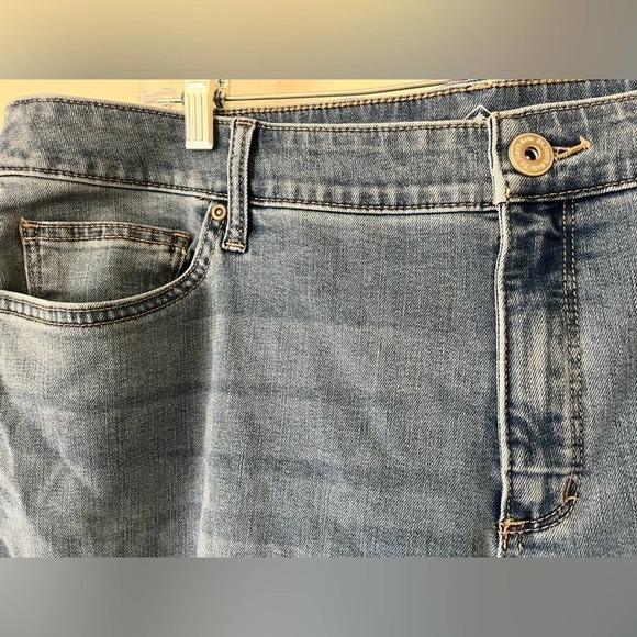 New Saint John’s Bay Mid-Rise Straight Leg Secretly Slender Jeans Sz 20W Short - Picture 4 of 5